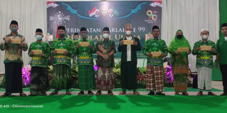 Momen HARLAH NU Ke 99 PC LAZISNU Kota Metro Salurkan Pentasyarufan Zakat Mal