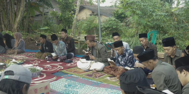 Peletakan Batu Pertama TPQ An-Nahdliyah Karangrejo Diawali Khataman Al-Quran 30 Jus