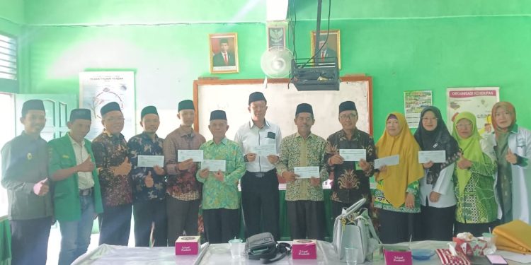 LAZISNU PCNU Kota Metro Salurkan Beasiswa “NU- CARE CERDAS”