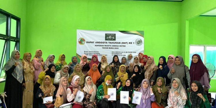 KOPERASI WANITA ANNISA METRO LAKSANAKAN RAT KE 1