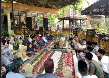 Ziarah Wali Songo, BMT Artha Buana Metro Silaturahim ke Cucu Hadratussyekh KH Hasyim Asy’ari
