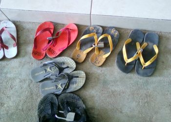 Hukum Membawa Pulang Sandal di Masjid