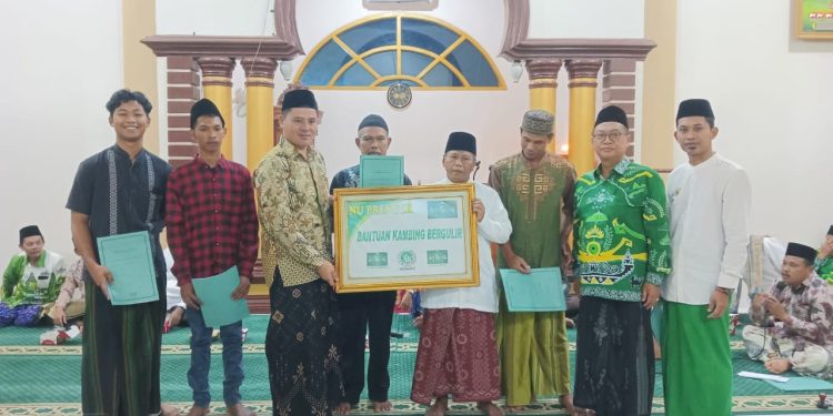 7 KAMBING DAN 4 DANA MODAL USAHA DISERAHKAN LAZISNU PCNU KOTA METRO