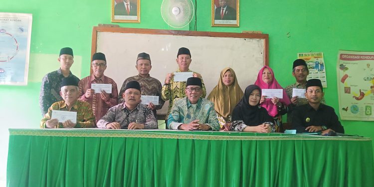 LAZISNU PCNU KOTA METRO SALURKAN BEASISWA PENDIDIKAN