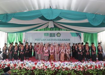 Meriah, SDNU Metro Gelar Haflah Akhirussanah Dan Wisuda Santri Angkatan 1