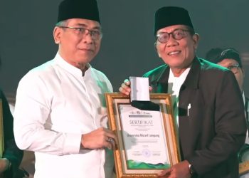 UMALA TERIMA PENGANUGRAHAN KATEGORI PENDIDIKAN TINGGI NU DARI PBNU