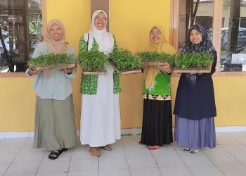 Perkuat Kemandirian Pangan, Fatayat NU Kota Metro Terima Bantuan Bibit Cabai dari DKP3
