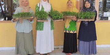 Perkuat Kemandirian Pangan, Fatayat NU Kota Metro Terima Bantuan Bibit Cabai dari DKP3
