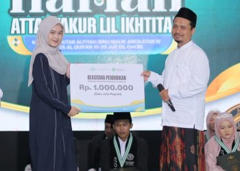 Lulus Uji 1.002 Nadhom Alfiyah di Atas Panggung, Santri Ponpes Ma’arif NU Metro Raih Beasiswa Kuliah 8 Semester Dari Universitas Ma’arif Lampung